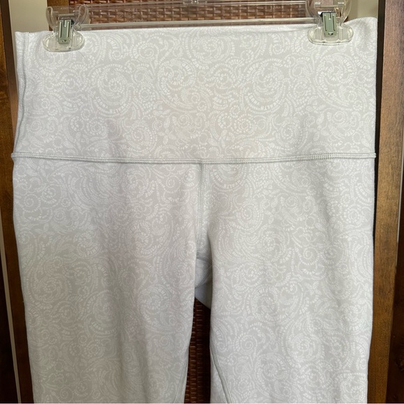 Lululemon Wunder Under Crop (Hi-Rise)
Foli Manifesto White Nimbus size 10 - Picture 13 of 14